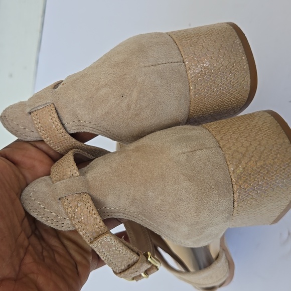 Donald J. Pliner Avai Tan Sandals with Crisscross Straps And Stack Heels Size 9M - Picture 3 of 7